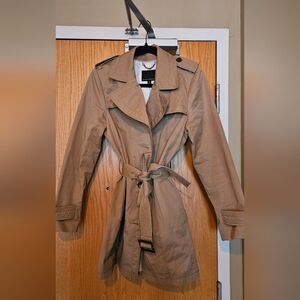 Banana Republic Women's Tan Trench Coat with detachable liner